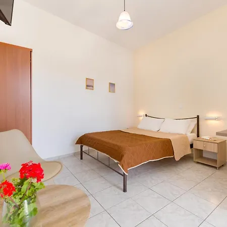 Apart-hotel Onar & Perissa (Santorini)
