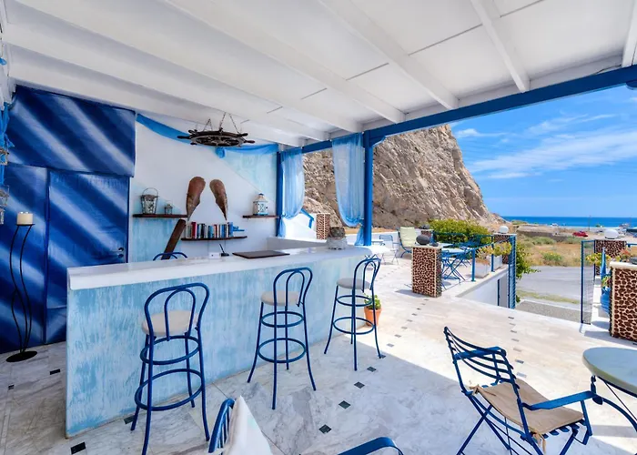 Onar & Apartment Perissa (Santorini)