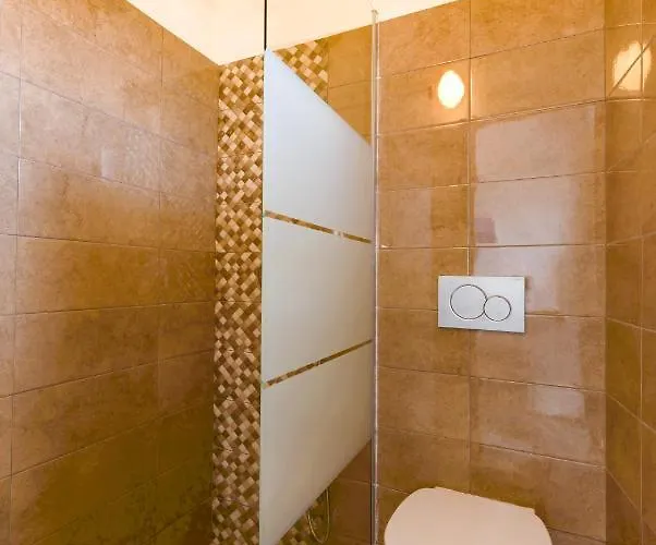 Onar & Apartment Perissa (Santorini)