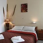 Onar & Apartament Perissa (Santorini)