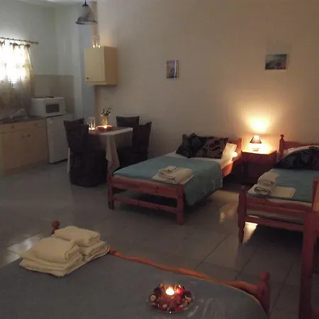 Onar Rooms&studios Perissa (Santorini)