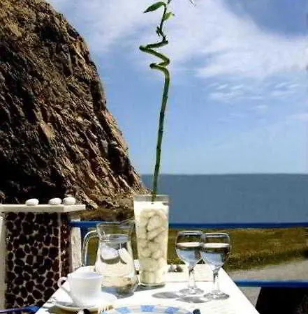 Onar & 4* Perissa (Santorini)