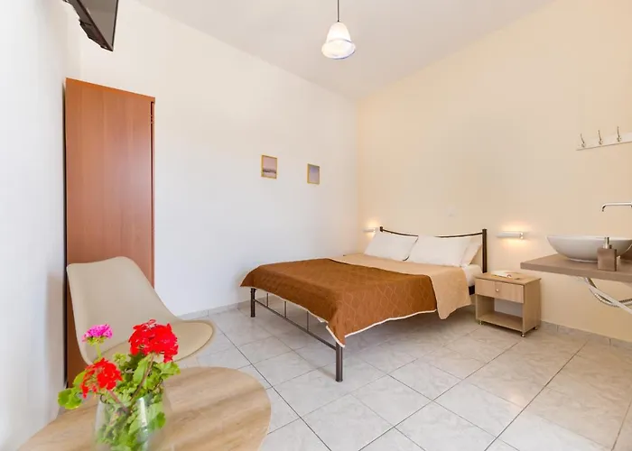 Apartment Onar & Perissa (Santorini)