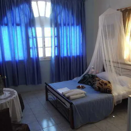 Onar & Aparthotel Perissa (Santorini)