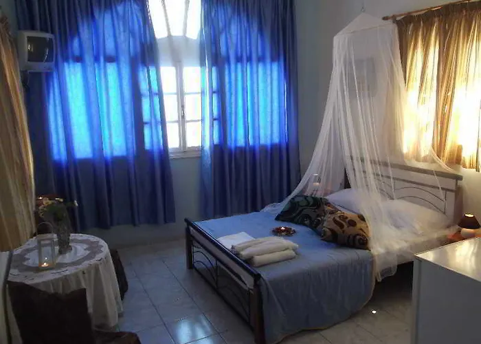 Onar & Lejlighed Perissa (Santorini)